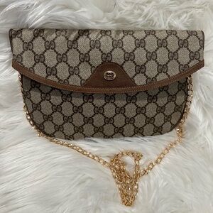 Gucci GG Supreme Clutch Bag (Excellent Condition)